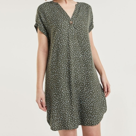 Reitmans printed twill split neck shift dress. Olive green. US XL. - Picture 6 of 9